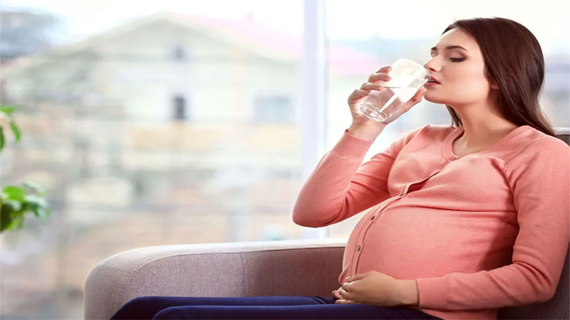 بارداری و مصرف مایعات